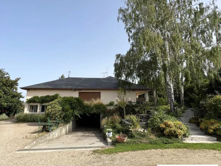 PROFESSIONNELS OU PARTICULIERS. GRANDE MAISON SUR SOUS-SOL SUR U