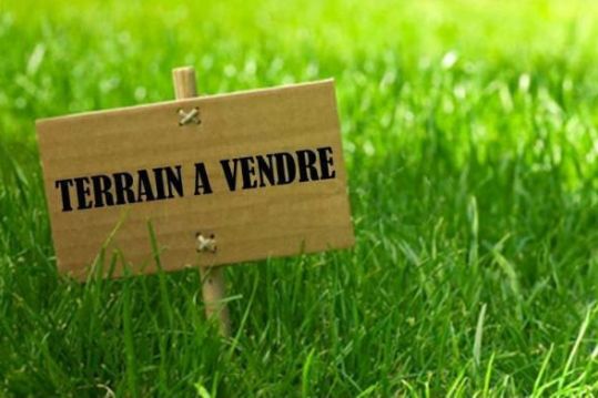  TERRAIN À VENDRE