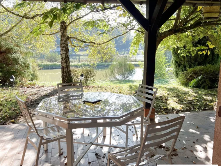 GRANDE MAISON DE VILLE AVEC ETANG SUR 1 HECTARE A OUZOUER SUR LO