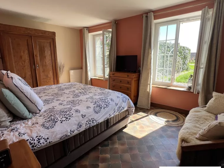 FERME RENOVEE SUR 5487M² DE JARDIN CLOS