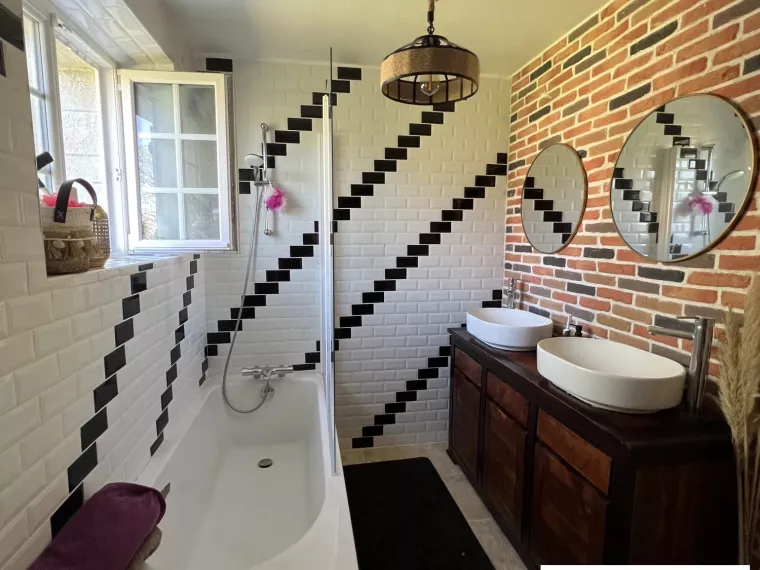 FERME RENOVEE SUR 5487M² DE JARDIN CLOS
