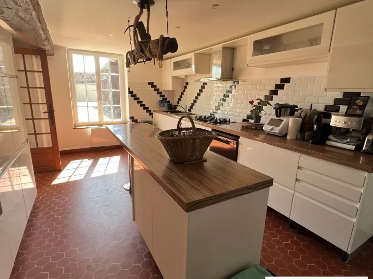 FERME RENOVEE SUR 5487M² DE JARDIN CLOS