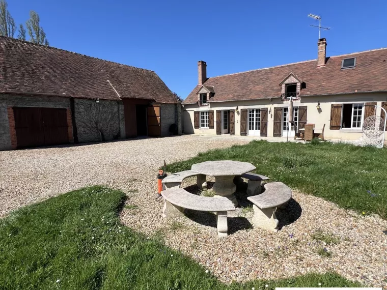 FERME RENOVEE SUR 5487M² DE JARDIN CLOS