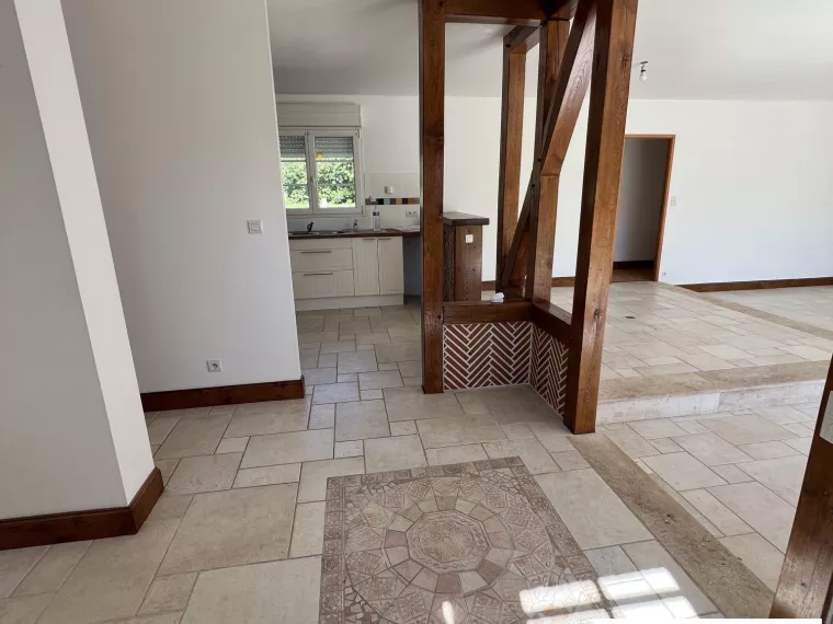 MAISON DE PLAIN PIED AVEC GRAND TERRAIN AU CALME