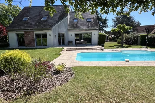 BELLE MAISON CONTEMPORAINE A SULLY SUR LOIRE