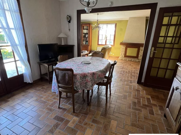 Maison de plain-pieds dans bourgs tous commerces