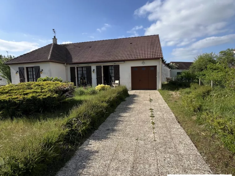 Maison de plain-pieds dans bourgs tous commerces