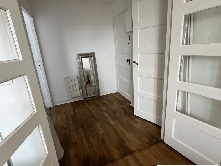Élégant Appartement F2 au Coeur de Sully-sur-Loire dans un Imm