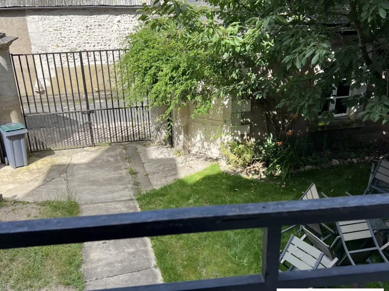 Élégant Appartement F2 au Coeur de Sully-sur-Loire dans un Imm
