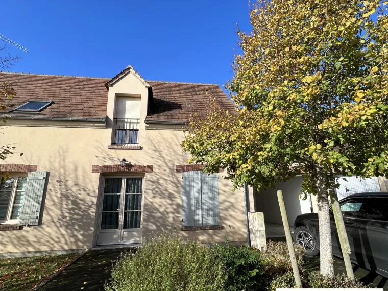 Maison récente en résidence privée à 800m du centre ville de