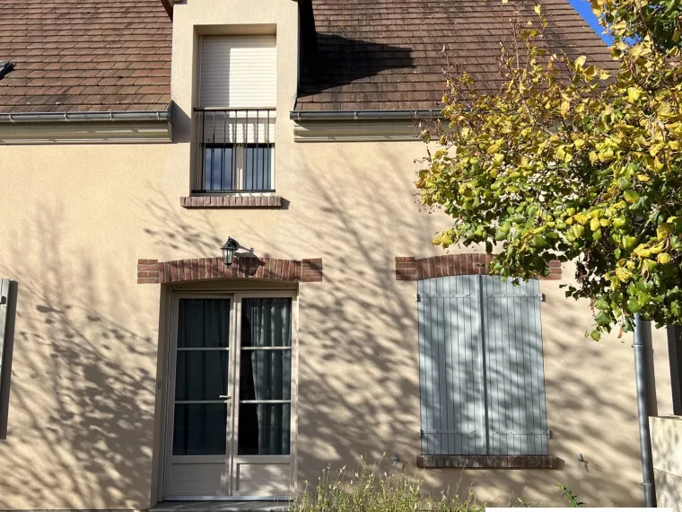 Maison récente en résidence privée à 800m du centre ville de