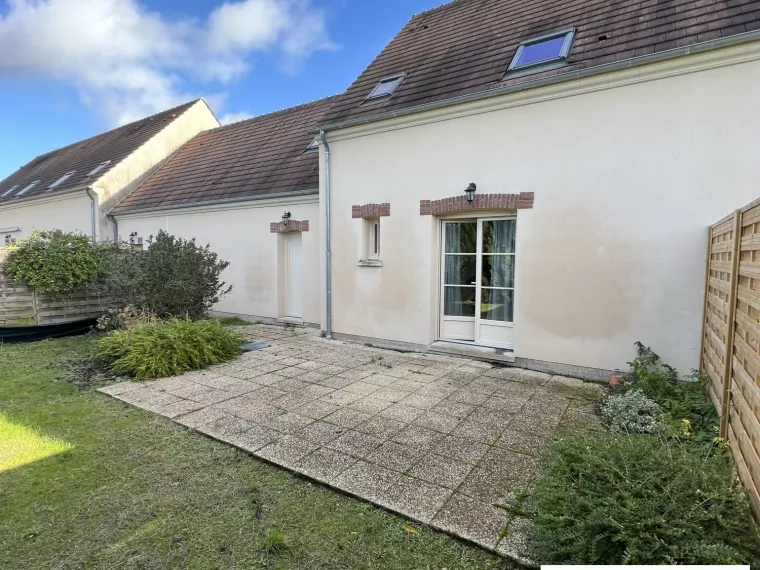 Maison récente en résidence privée à 800m du centre ville de