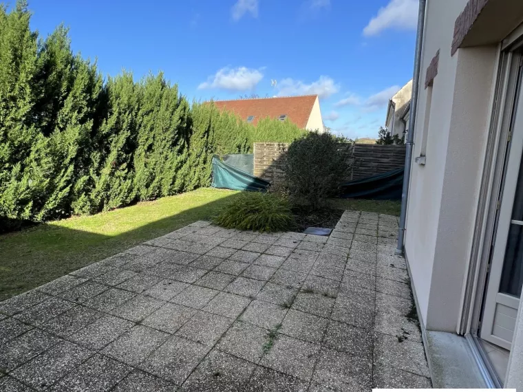 Maison récente en résidence privée à 800m du centre ville de