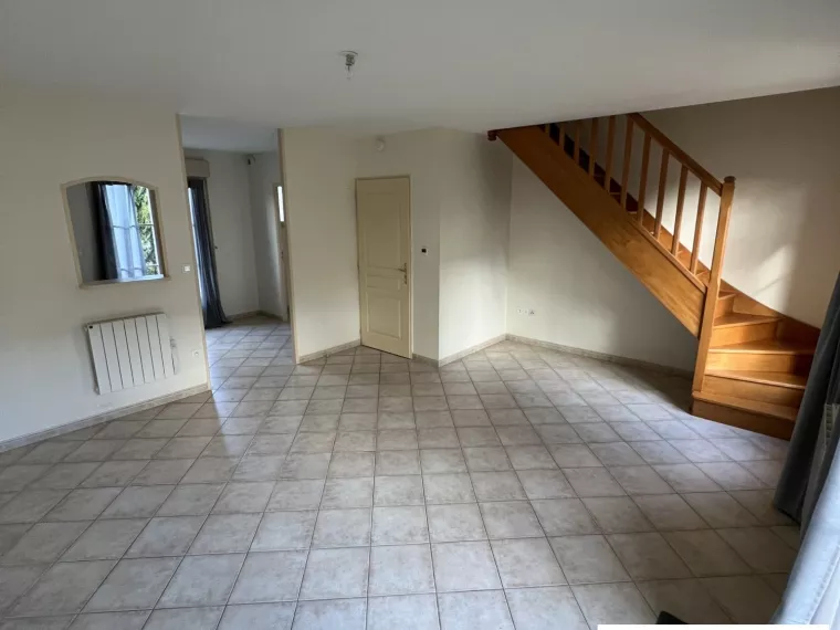 Maison récente en résidence privée à 800m du centre ville de