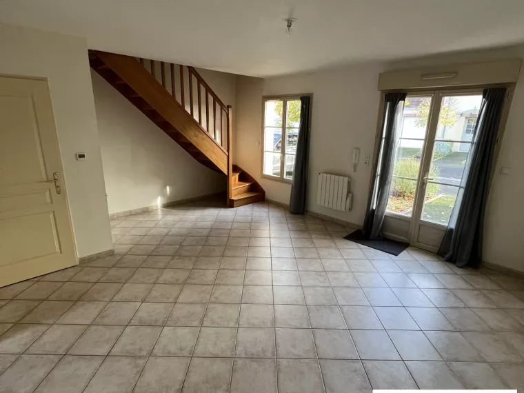 Maison récente en résidence privée à 800m du centre ville de