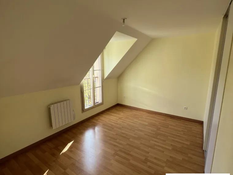 Maison récente en résidence privée à 800m du centre ville de