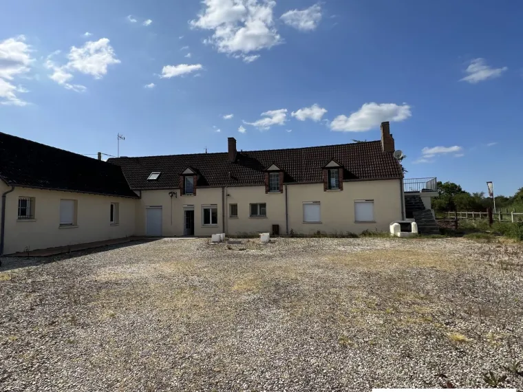 GRANDE MAISON COMPRENANT 4 LOGEMENTS INDEPENDANTS SUR 9522M² A