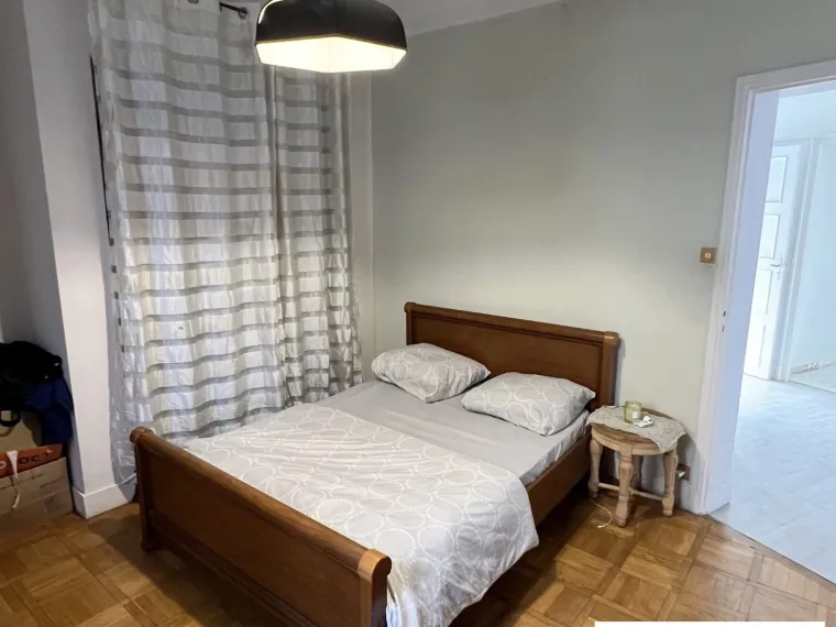 MAISON DE VILLE SUR SOUS-SOL COMPLET AVEC COUR PROCHE DU CHATEAU
