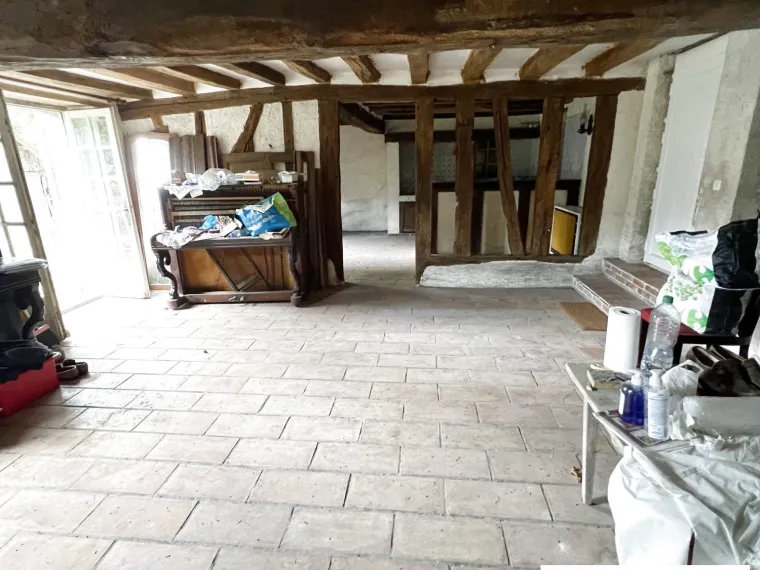 FERME A RENOVER SUR UN GRAND TERRAIN DE 4022M² AU CENTRE DES BO