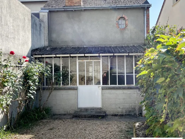 MAISON DE 1850 A RENOVER AU CENTRE DES BORDES — 24
