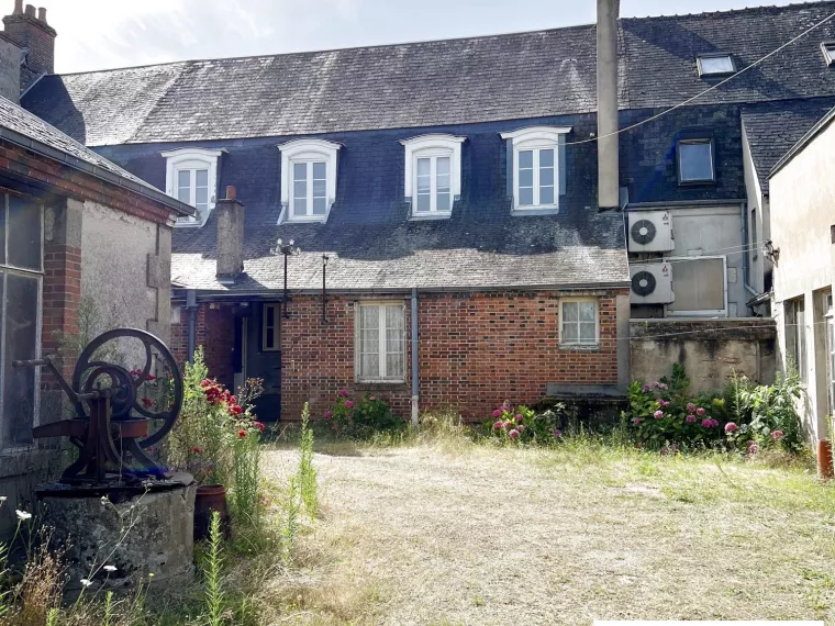 Spacieuse Maison de Ville au Coeur du Centre, Idéale pour Grand
