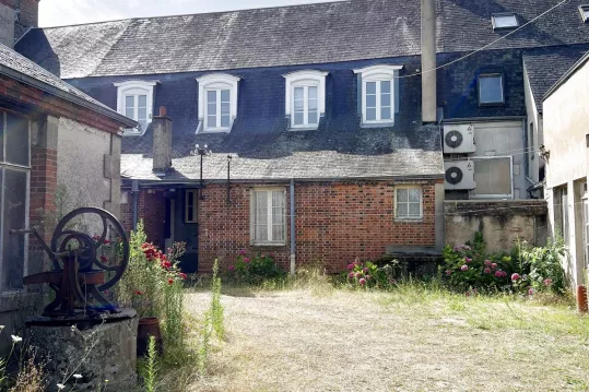Spacieuse Maison de Ville au Coeur du Centre, Idéale pour Grand