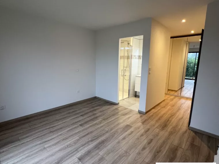 Maison neuve en bois à Ouzouer-sur-Loire : design moderne et é