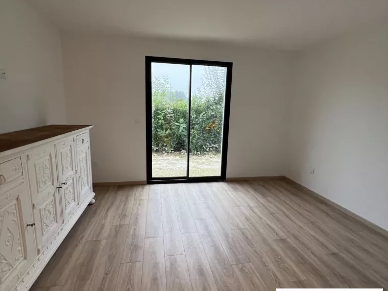 Maison neuve en bois à Ouzouer-sur-Loire : design moderne et é