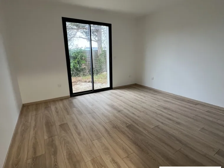 Maison neuve en bois à Ouzouer-sur-Loire : design moderne et é