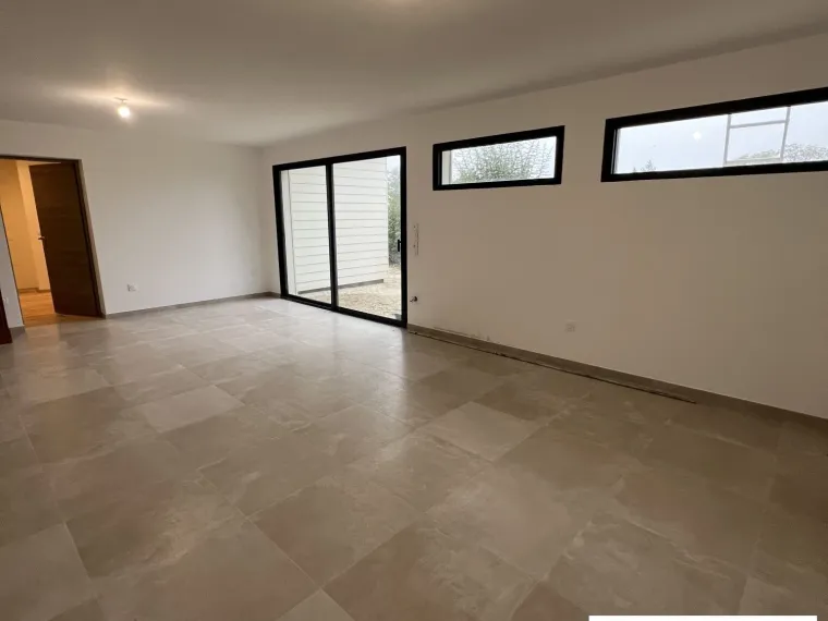 Maison neuve en bois à Ouzouer-sur-Loire : design moderne et é