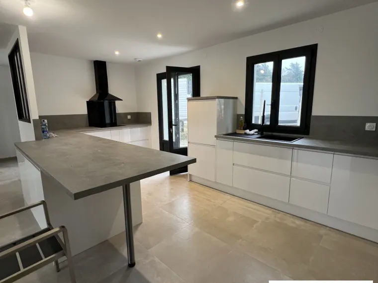 Maison neuve en bois à Ouzouer-sur-Loire : design moderne et é