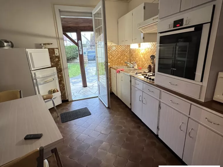 CHARMANTE MAISON DE VILLE IDÉALEMENT SITUÉE
