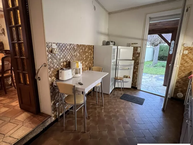 CHARMANTE MAISON DE VILLE IDÉALEMENT SITUÉE