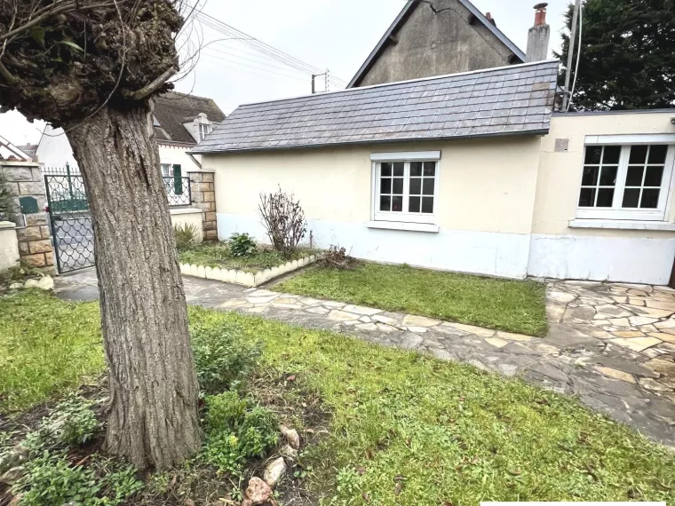CHARMANTE MAISON DE VILLE IDÉALEMENT SITUÉE