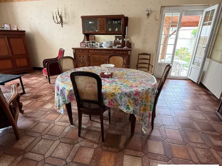 CHARMANTE MAISON DE VILLE IDÉALEMENT SITUÉE