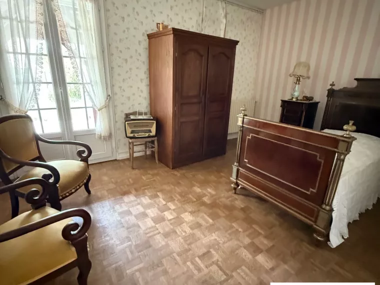 CHARMANTE MAISON DE VILLE IDÉALEMENT SITUÉE