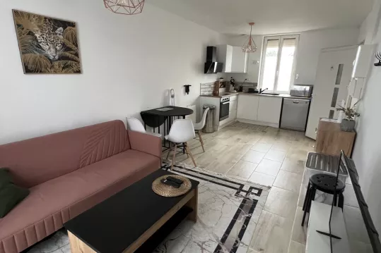 Maison divisée en 3 appartements