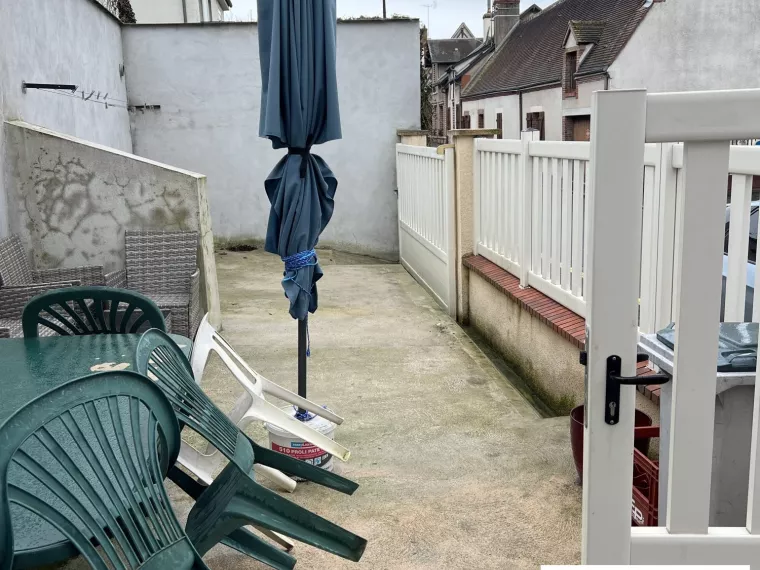 Deux maisons rénovées idéal location.