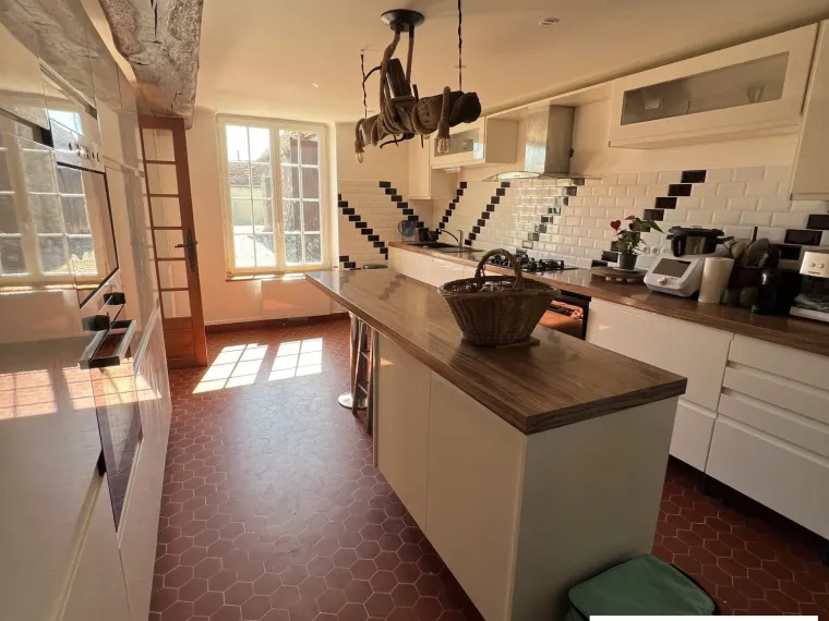 FERME RENOVEE SUR 5487M² DE JARDIN CLOS