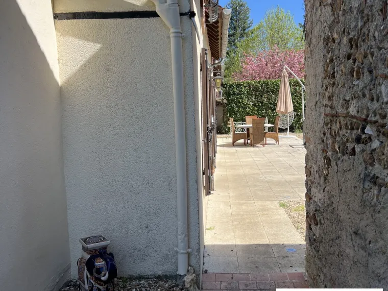 FERME RENOVEE SUR 5487M² DE JARDIN CLOS