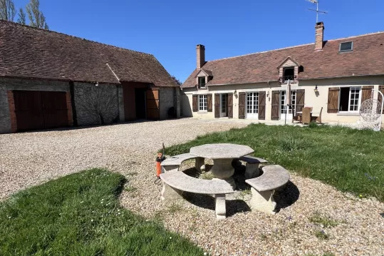 FERME RENOVEE SUR 5487M² DE JARDIN CLOS