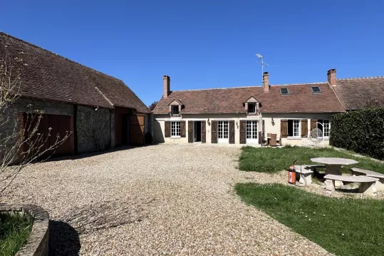 FERME RENOVEE SUR 5487M² DE JARDIN CLOS
