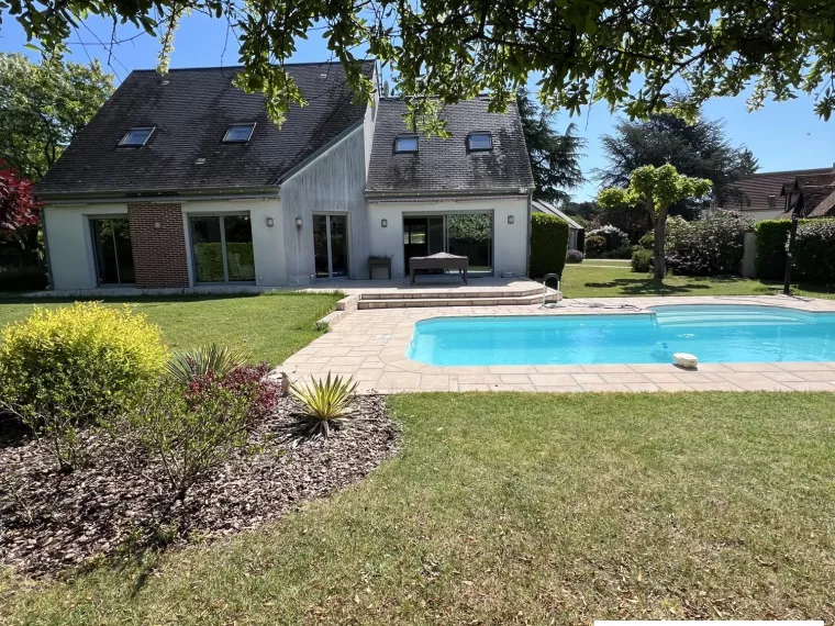BELLE MAISON CONTEMPORAINE A SULLY SUR LOIRE
