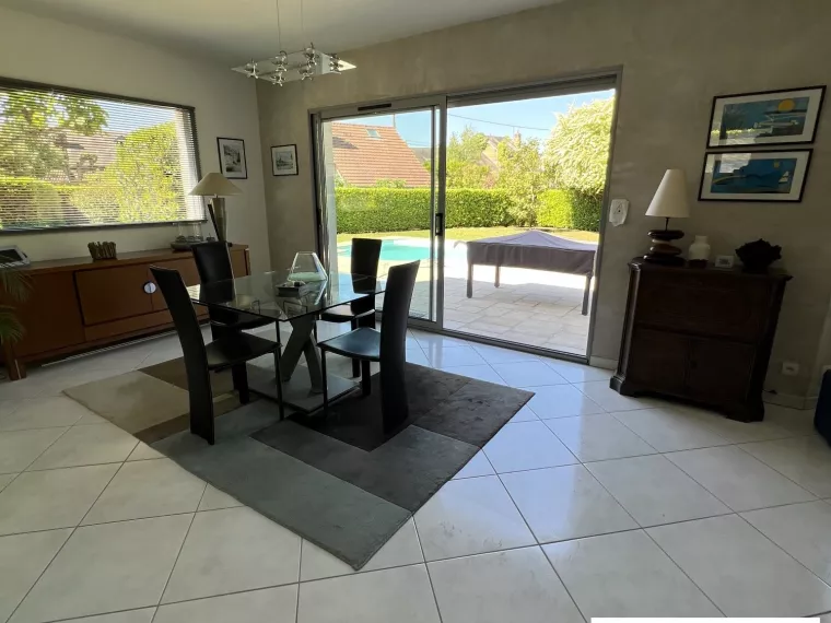BELLE MAISON CONTEMPORAINE A SULLY SUR LOIRE