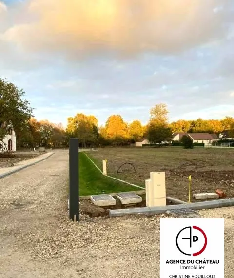 DANS RESIDENCE PRIVEE ENTRE SULLY SUR LOIRE ET CHATEAUNEUF. TERR