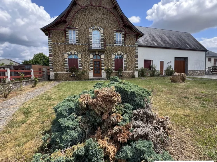 MAGNIFIQUE MAISON DE 188M² AU CENTRE-VILLE DE DAMPIERRE