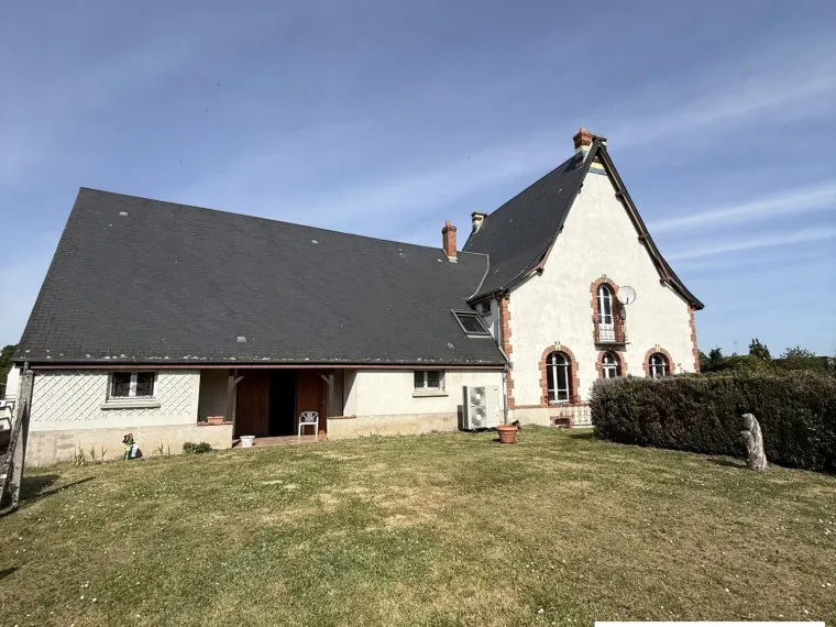 MAGNIFIQUE MAISON DE 188M² AU CENTRE-VILLE DE DAMPIERRE