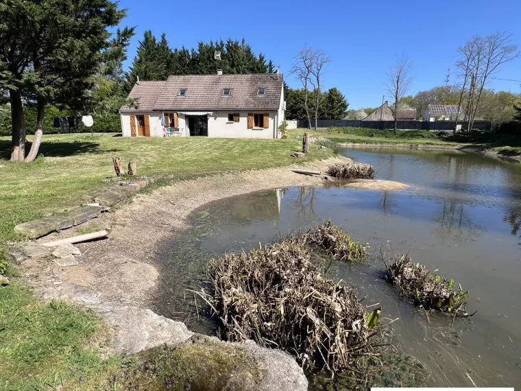 Belle rénovation pour cette maison avec plan d’eau