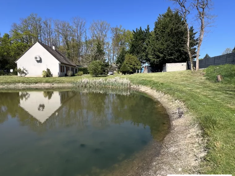 Belle rénovation pour cette maison avec plan d’eau