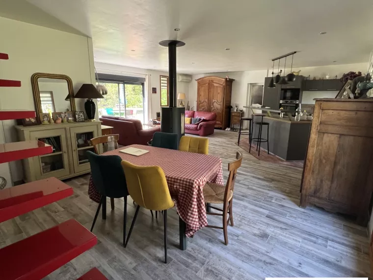 Belle rénovation pour cette maison avec plan d’eau